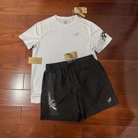 Asics T-shirt & Shorts