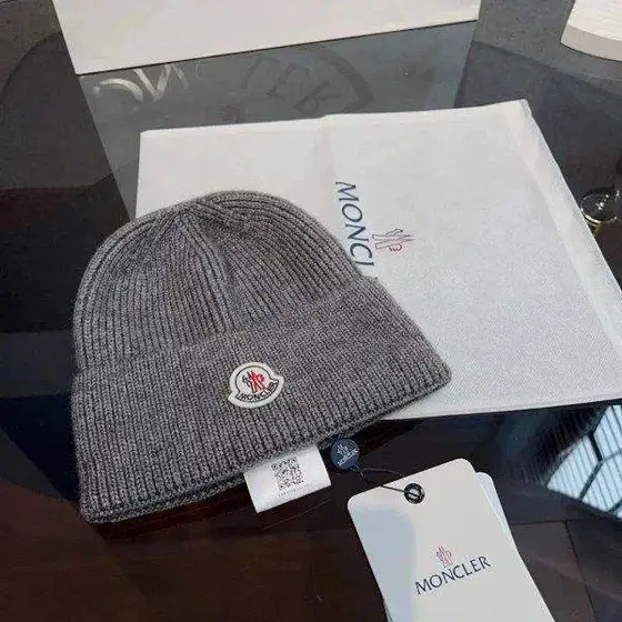 Moncler Ribbed Knit Winter 3‑Piece Set Logo Beanie Scarf Gloves